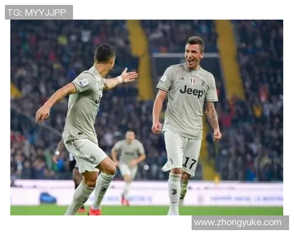 C罗化身动漫英雄 飞驰绿茵场上的传奇风采