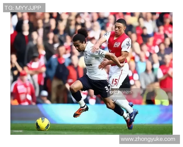 足球球星与宠物狗亲密合照展现温馨一面,萌宠陪伴成新时尚 足球球星与宠物狗亲密合照展现温馨一面,萌宠陪伴成新时尚