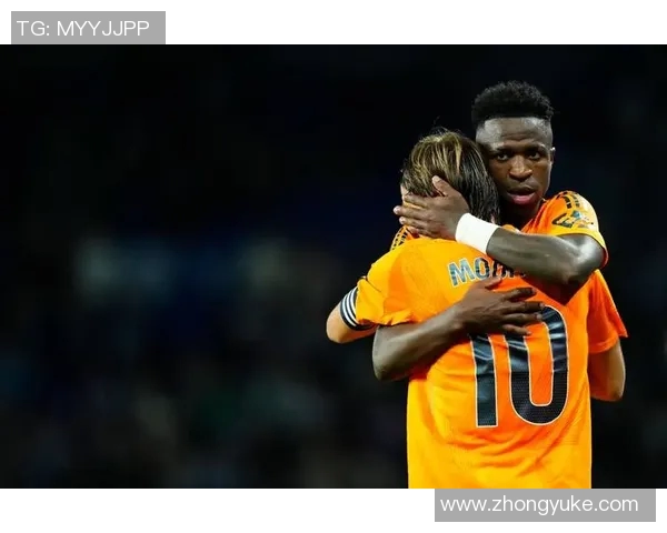 足球球星解约内幕曝光引发转会风波未来去向备受球迷关注