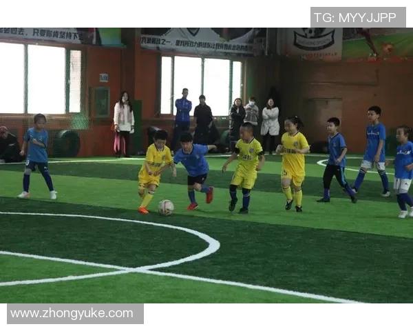 高清足球训练馆球星风采展示助力年轻球员成长与进步